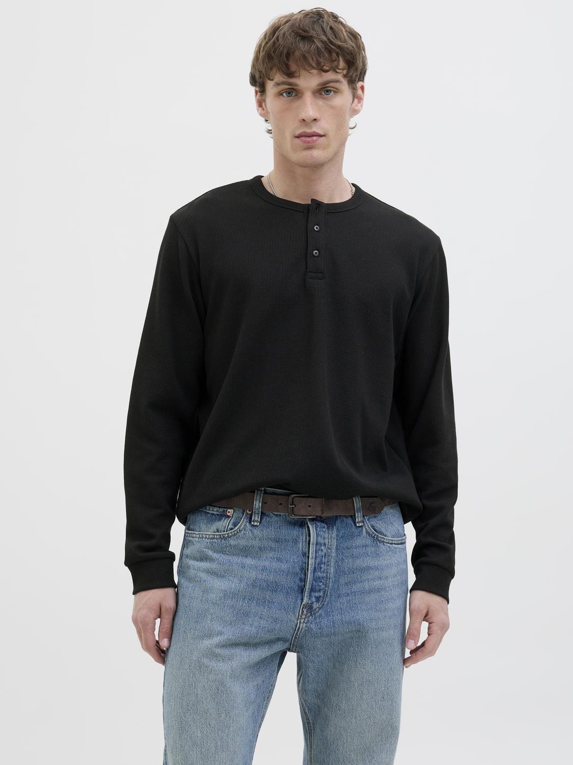model_shot-front